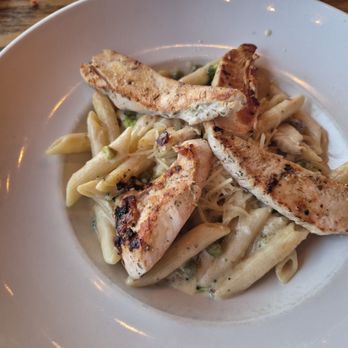 Red Coach Inn - Chicken Pasta Primavera Dinner - Wine Bars Near Me - Niagara Falls, New York Red Coach Inn - Chicken Pasta Primavera Dinner - Wine Bars Near Me - Niagara Falls, New York