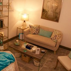 Contour Kouture - Comfortable, relaxing seating area for consultations.