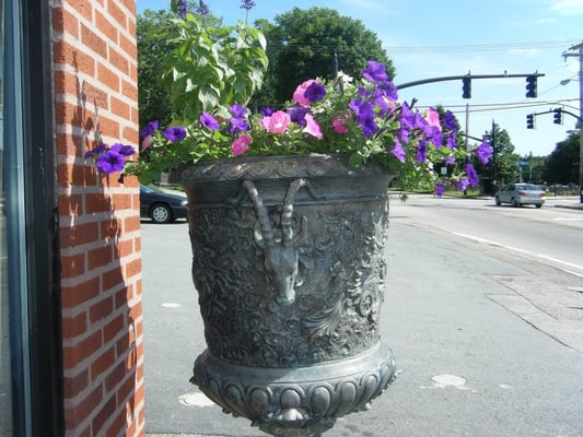 Aardvark Antiques by null