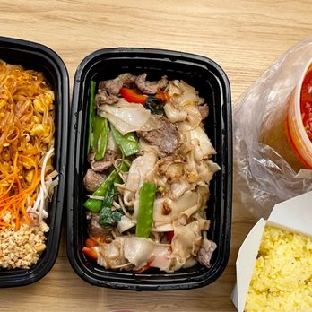 Sun and Moon - Pad Thai with chicken, Pad Kee Mow with beef, Kabocha Curry with chicken - Thai Near Me - San Francisco, California