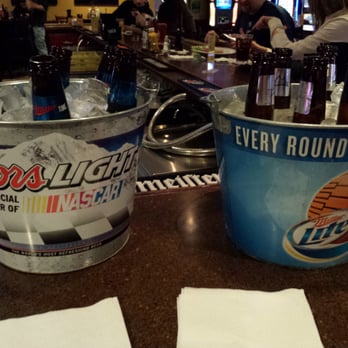 Oliver's Bar & Grill - New American Near Me - Oak Forest, Illinois
