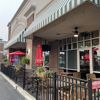Putters Sports Grill - the outside of a restaurant - Sports Bars Near Me - Maineville, Ohio Putters Sports Grill - the outside of a restaurant - Sports Bars Near Me - Maineville, Ohio