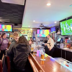 Golden Nugget Pub - Weekend vibe