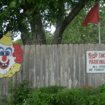 Bud's Sno-Balls - a clown on a fence - Shaved Ice Near Me - Bedford, Texas