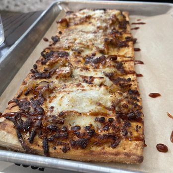 Lost Barrel Brewing - Brewhouse BBQ flatbread - Breweries Near Me - Middleburg, Virginia Lost Barrel Brewing - Brewhouse BBQ flatbread - Breweries Near Me - Middleburg, Virginia