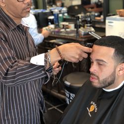 Lakeside Barber Co - Rick King edging up one of our regular client for important meeting