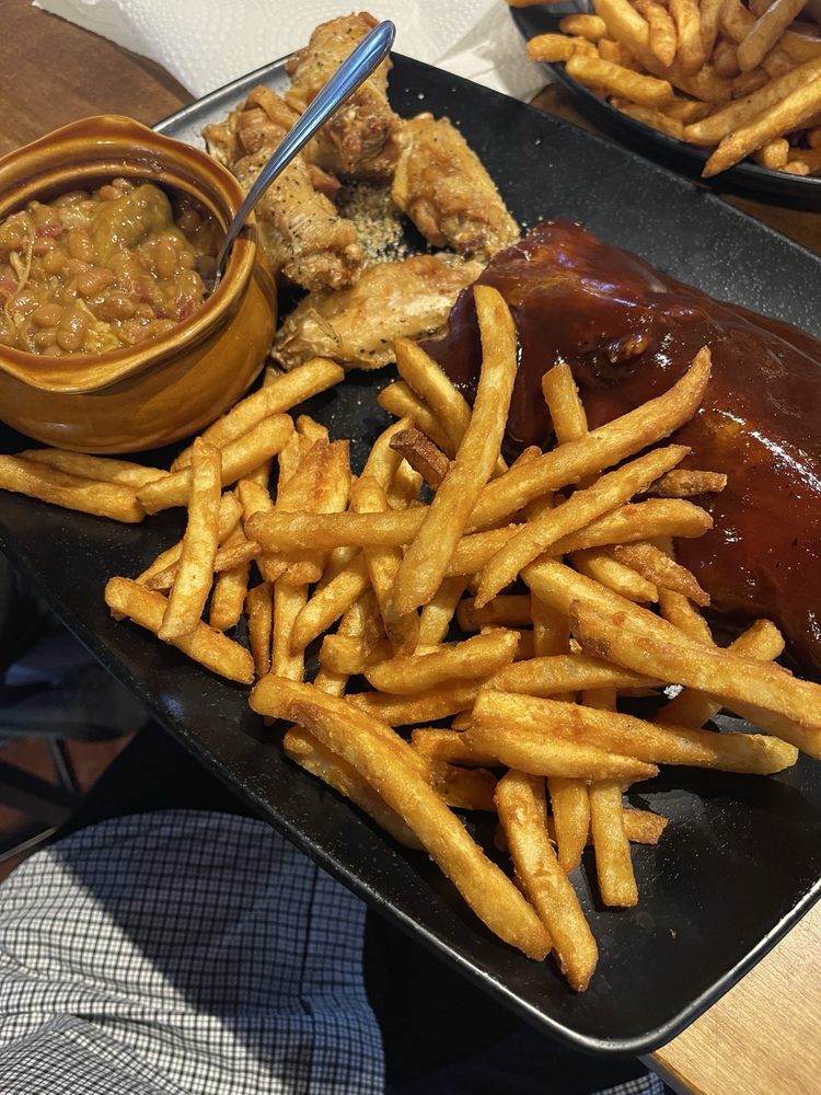 Nasty's Sports Bar & Restaurant