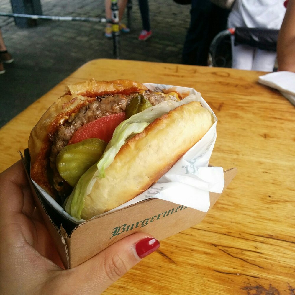 Burgermeister - Chili cheeseburger - Fast Food Near Me - Berlin, BE
