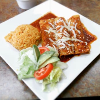 Antojitos Mexicanos Restaurant - Mexican Food in Paramount - Authentic Mexican Food - Antojitos Mexicanos - Enchiladas - #QuetzalPix - Mexican Near Me - Paramount, California