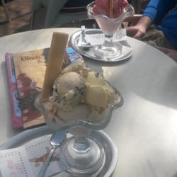 Eis-Cafe Venezia - Mountains of ice cream on a hot day.