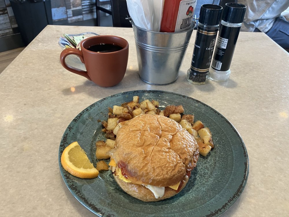 Louie’s Bistro Image