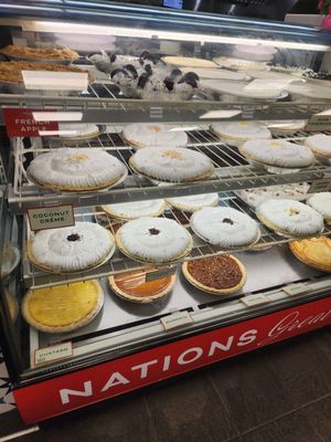 Nation's Giant Hamburgers & Great Pies by null