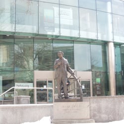 Mark Twain Statue