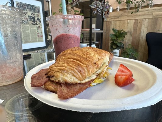 DaéBreak Café by null