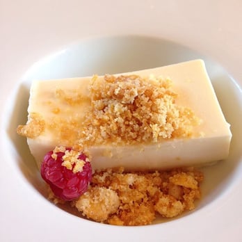 El Montañés - Pannacota de hierbaluisa con crumble de almendra - Signature Cuisine Near Me - Biescas, HU El Montañés - Pannacota de hierbaluisa con crumble de almendra - Signature Cuisine Near Me - Biescas, HU