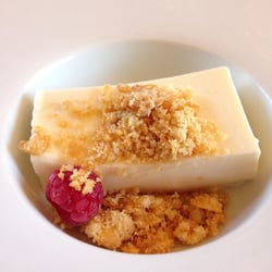 El Montañés - Pannacota de hierbaluisa con crumble de almendra