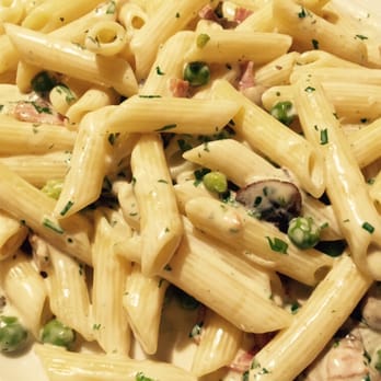 La Nave - Penne Alfredo mit Schinken, Erbsen, Champignons und Sahnesauce - Italian Near Me - Hamburg, HH La Nave - Penne Alfredo mit Schinken, Erbsen, Champignons und Sahnesauce - Italian Near Me - Hamburg, HH