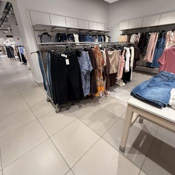 H&M - Men's Clothing Near Me - Elizabeth, New Jersey