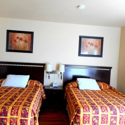 Crossroads Inn & Suites - Room With Doouble