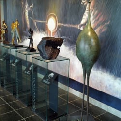 Musée du bronze d'Inverness - Lobby of the museum. Many bronze sculptures within.