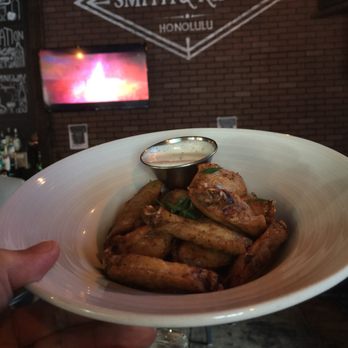 Smith & Kings - Chicken Wings were pretty small. I guess for sixty cents each wheat would you expect. - Cocktail Bars Near Me - Honolulu, Hawaii