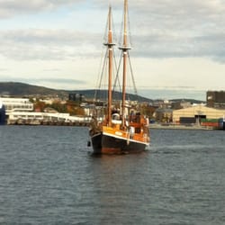 Båtservice Sightseeing - The almost 100 year old ship that takes you around to 4 stops in Oslo.