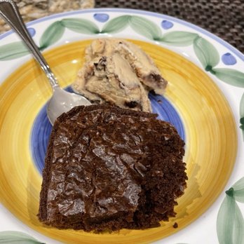 Baskin-Robbins - Jamonca Almond Ice Cream and Ghirardelli Chocolate Supreme Brownies - Ice Cream & Frozen Yogurt Near Me - San Antonio, Texas