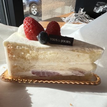 Tous Les Jours - Cloud cake piece - Coffee & Tea Near Me - Midvale, Utah