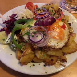 Zum Löwen - Bauernpfanne mit Bratkartoffeln, Speck, Zwiebeln und Spiegelei.
