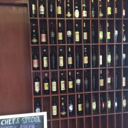 Pizzeria Michelangelo - Wine rack