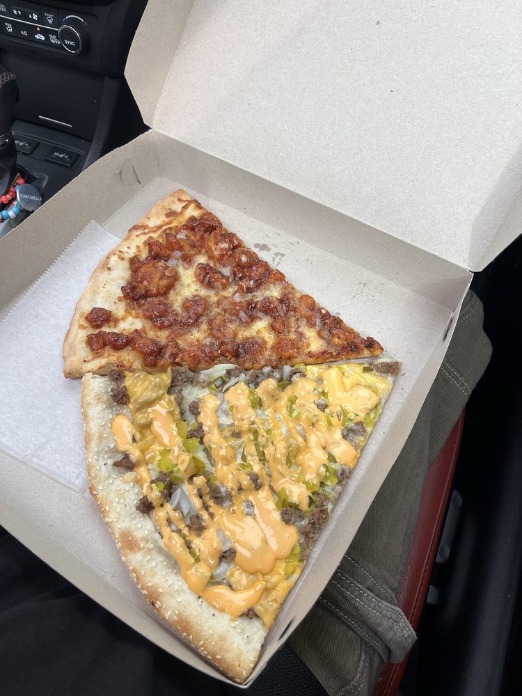 Food from Valhalla Pizza Station