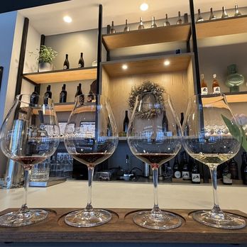 Battle Creek Cellars - Battle Creek Cellars Wind Flight! - Wine Tasting Room Near Me - Portland, Oregon