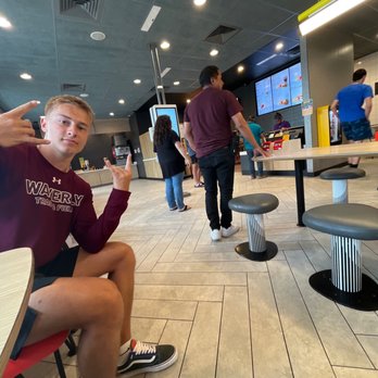 McDonald's - Us waiting 30 minutes for food - Fast Food Near Me - Waverly, Nebraska