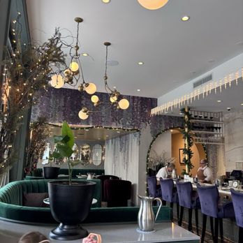 Podmore - Cocktail Bars Near Me - Honolulu, Hawaii