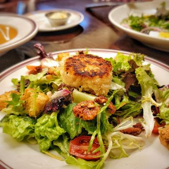 Carlyle - Warm Goat Cheese & Spiced Pecans - New American Near Me - Arlington, Virginia