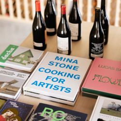 BLÜM Wine & Flowers - Books and wines