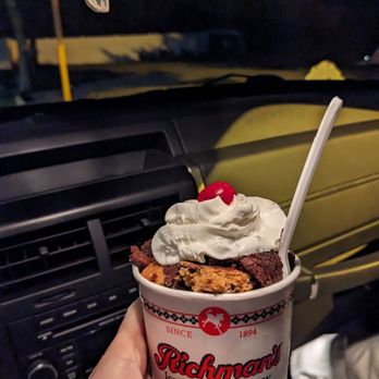 Jeffreeze Old-Fashioned Ice Cream - Bake Shop Sundae - Ice Cream & Frozen Yogurt Near Me - West Creek, New Jersey Jeffreeze Old-Fashioned Ice Cream - Bake Shop Sundae - Ice Cream & Frozen Yogurt Near Me - West Creek, New Jersey