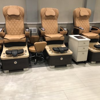 Nail Bar & Spa - Pedicure station - Nail Salons Near Me - Saint Louis Park, Minnesota