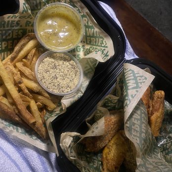 Wingstop - I ordered a 6pc combo with fries and drink. - Chicken Wings Near Me - Palmdale, California Wingstop - I ordered a 6pc combo with fries and drink. - Chicken Wings Near Me - Palmdale, California