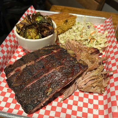 Slow Groovin BBQ by null