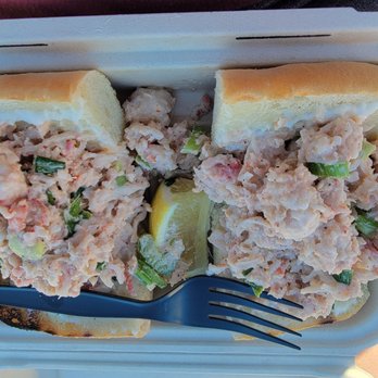 Splash Cafe - Lobster roll - American Near Me - Pismo Beach, California Splash Cafe - Lobster roll - American Near Me - Pismo Beach, California