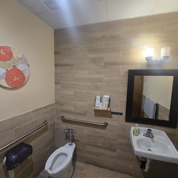 Aji Izakaya - Bathroom - Ramen Near Me - Rosenberg, Texas Aji Izakaya - Bathroom - Ramen Near Me - Rosenberg, Texas
