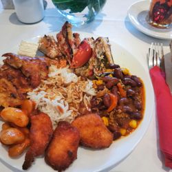 Nesi's Restaurant - Teller vom Buffet