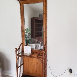I -95 Auctions - Lighted Umbrella closet with mirror.