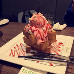 天仁茗茶 - Strawberry toast dessert