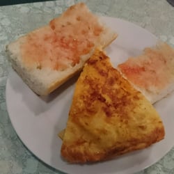 Tortilla de patatas con chorizo