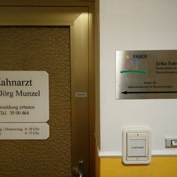 altoNatur Naturheilpraxis - Eingang im 1. Stock