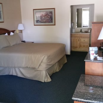 Pea Soup Andersen's Inn - Shot from just inside the door. King room. - Hotels Near Me - Buellton, California Pea Soup Andersen's Inn - Shot from just inside the door. King room. - Hotels Near Me - Buellton, California
