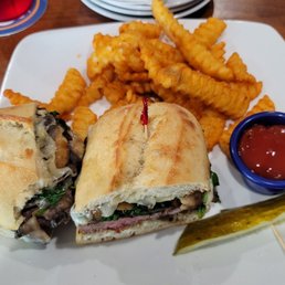 Steak Sandwich w/spinach & mushrooms Steak Sandwich w/spinach & mushrooms