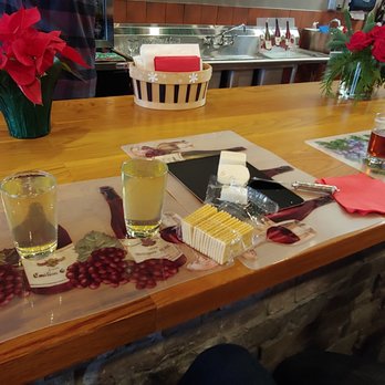 Broken Brix - Cider Flight: $10, all delicious). Cheese Flight w/crackers: $12, all delicious. Beer Flight (husband said all delicious). - Meaderies Near Me - Saint Charles, Illinois
